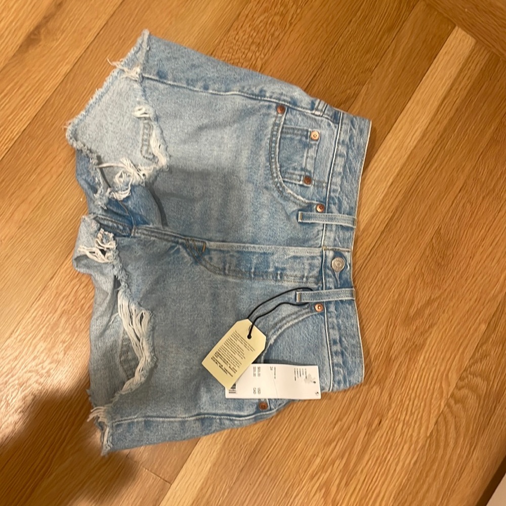 BRAND NEW NWT super cute levi’s jean 501 shorts perfect condition